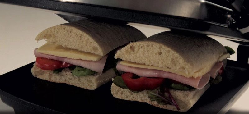 Sandwich-maker Breville Panini Large VST026X-01 perfect pentru orice tip de sandwich