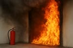 Ce trebuie să faci în caz de incendiu într-o clădire? Ghid practic